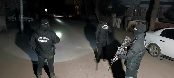 Kolluk görevlileri deprem bölgelerinde teyakkuz halinde - 3