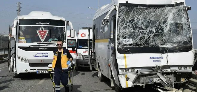 Manisa’da 2 midibüs ve 1 otobüs birbirine girdi! Zincirleme kazada 35 yaralı