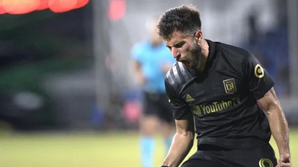 Fenerbahçe’nin yeni transferi bugün İstanbul’a gelecek! Diego Rossi bombası patladı