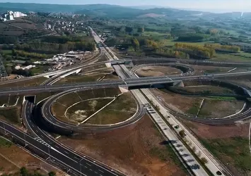 Ulaştırma ve Altyapı Bakanı Adil Karaismailoğlu'ndan yüksek standartlı ve emniyetli yol mesajı! Hayat Ulaşınca Başlar
