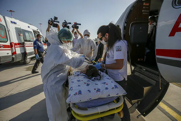 Türkmenistan'da yaşayan çocuk hasta Nihal Naz Aydın ambulans uçakla Türkiye'ye getirildi - 2