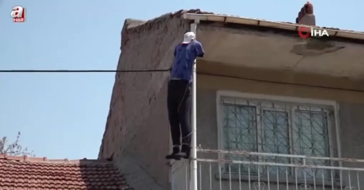 Evin balkonuna cansız manken asıldı