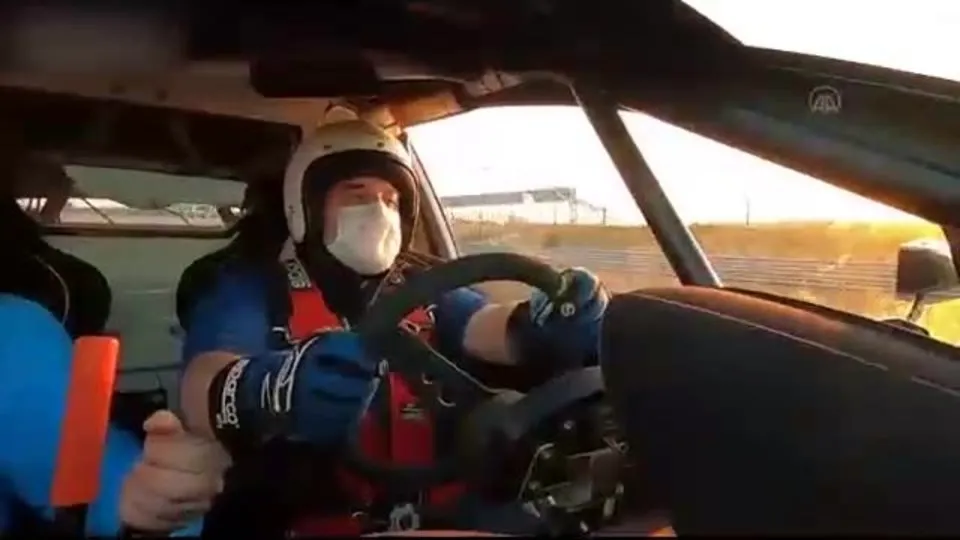 İstanbul Park’ta tehlikeli anlar! Bakan Varank F1 pistinden çıktı