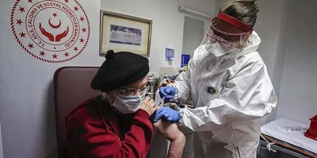 65 yaş ve üzeri için kritik öneri: Aşı kartı verilsin