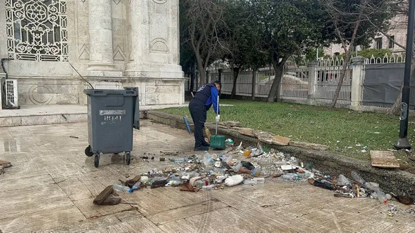 Beşiktaş'ta fırtına beton blokları Büyük Mecidiye Camii’nin avlusuna savurdu - 4