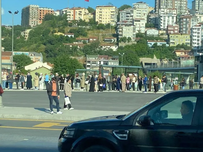 Halk otobüsleri kontak kapattı vatandaşlar duraklarda bekledi (AHABER)