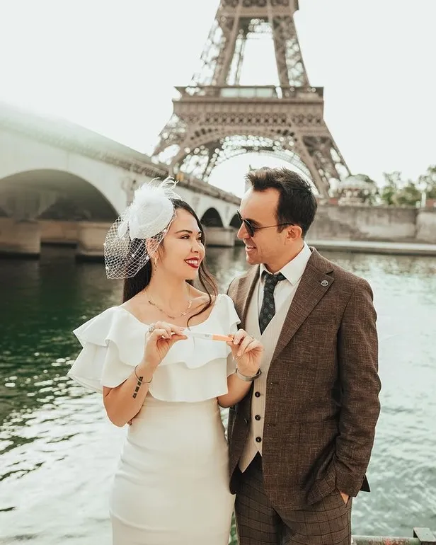 ozlem-tayyar-oz-gozaltina-mi-alindi-neden-sorusturma-baslatildi-ozlem-oz-ve-tayyar-oz-kimdir-kac-yasinda-ne-is-1701169942897.jpg Özlem, Tayyar Öz gözaltına mı alındı, neden soruşturma başlatıldı? Özlem Öz ve Tayyar Öz kimdir, kaç yaşında, ne iş yapıyor? Tayyargiller son dakika! - 6