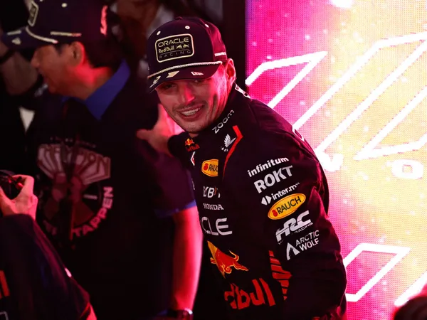 Max Verstappen, üst üste 3. kez Formula 1 dünya şampiyonu oldu