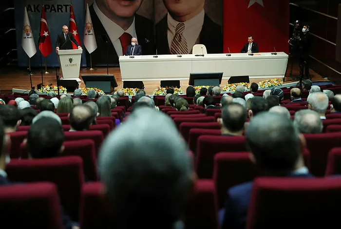 baskan-erdogandan-6li-masa-etrafinda-birlesen-muhalefete-sert-sozler-yarim-duzine-muhteris-1649262839595.jpg Başkan Erdoğan'dan 6'lı masa etrafında birleşen muhalefete sert sözler: Yarım düzine muhteris - 3