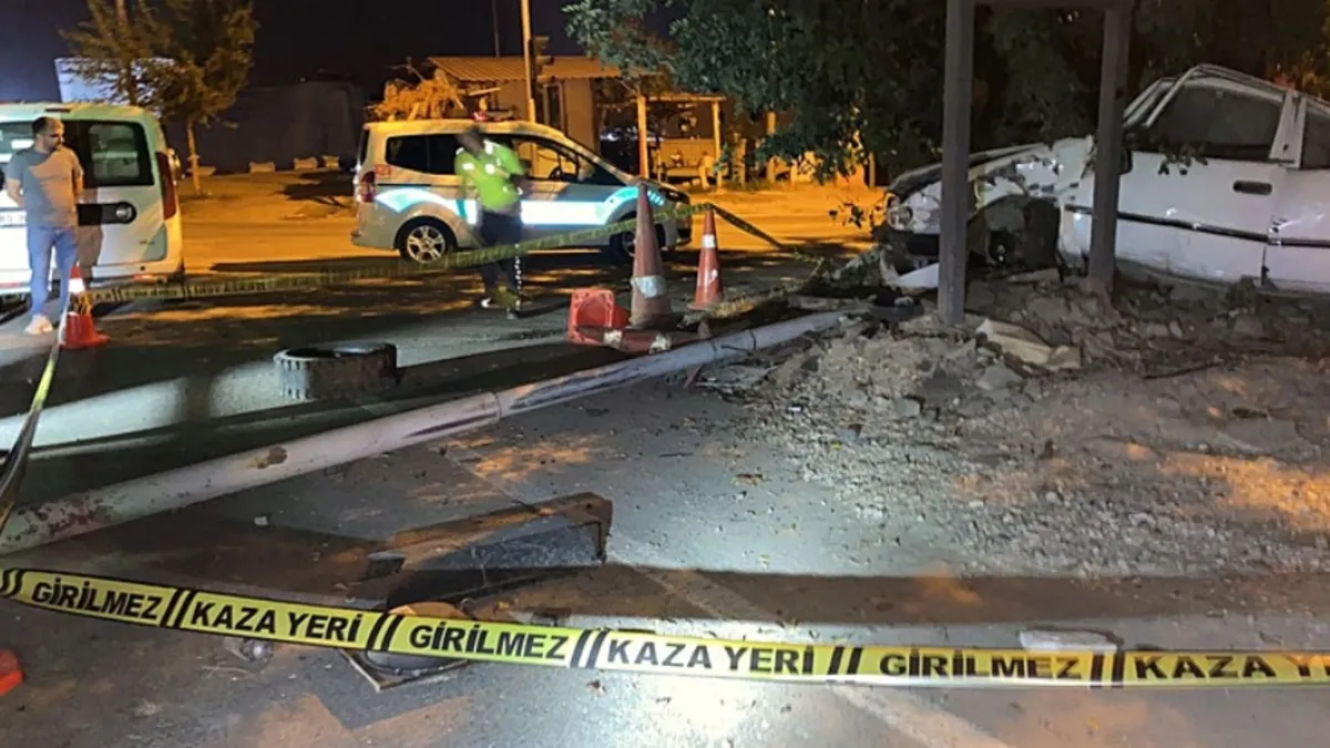 Osmaniye'de feci kaza: Direğe çarpan aracın sürücüsü hayatını kaybetti