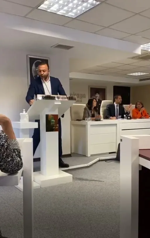 Çankaya Belediyesi Meclis toplantısında ’haksız kazanç’ tartışması: CHP’liler AK Partili Murat Akça’ya saldırdı
