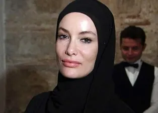 Gamze Özçelik’in kardeşi görenleri hayran bıraktı! Ablasının kopyası...