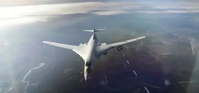Rusya’nın uzun menzilli Tu-160 uçakları havada kalma rekoru kırdı