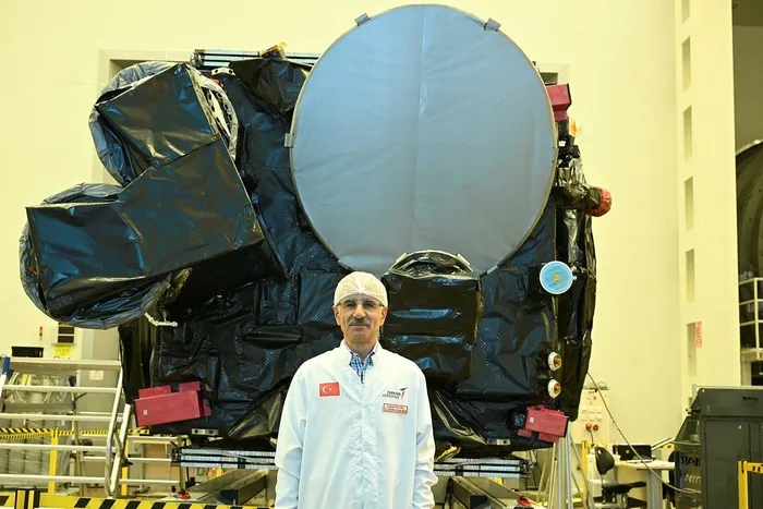 turksat-6aya-yeni-logo-ilhami-turkiye-yuzyili-ve-turk-bayragi-oldu-1714898909903.jpeg Türksat 6A'ya yeni logo! İlhamı Türkiye Yüzyılı ve Türk bayrağı oldu - 2