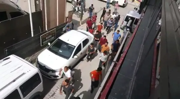 sanliurfada-asiretlerin-kavgasi-2-gun-surdu-askerler-sokaga-indi-1654270536511.jpg Şanlıurfa’da aşiretlerin kavgası 2 gün sürdü! Asker devreye girdi - 2