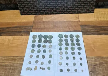 Edirne'de tarihi eser operasyonu: 60 sikke ele geçirildi
