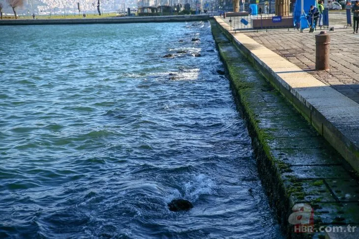İzmir’de korkutan görüntü: Deniz 60 santimetre çekildi! Vapurlar iskeleye yanaşamadı