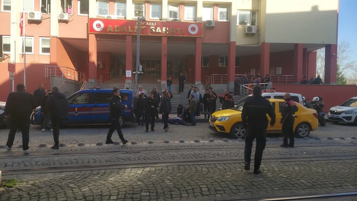 "Cinsel istismar" davasında mahkeme çıkışı dehşet: Kalbinden bıçakladı