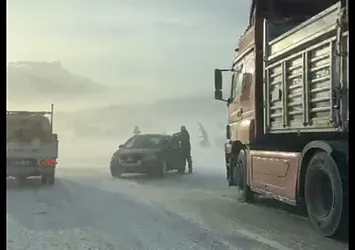 Çorum'da 10 araç zincirleme kazaya karıştı