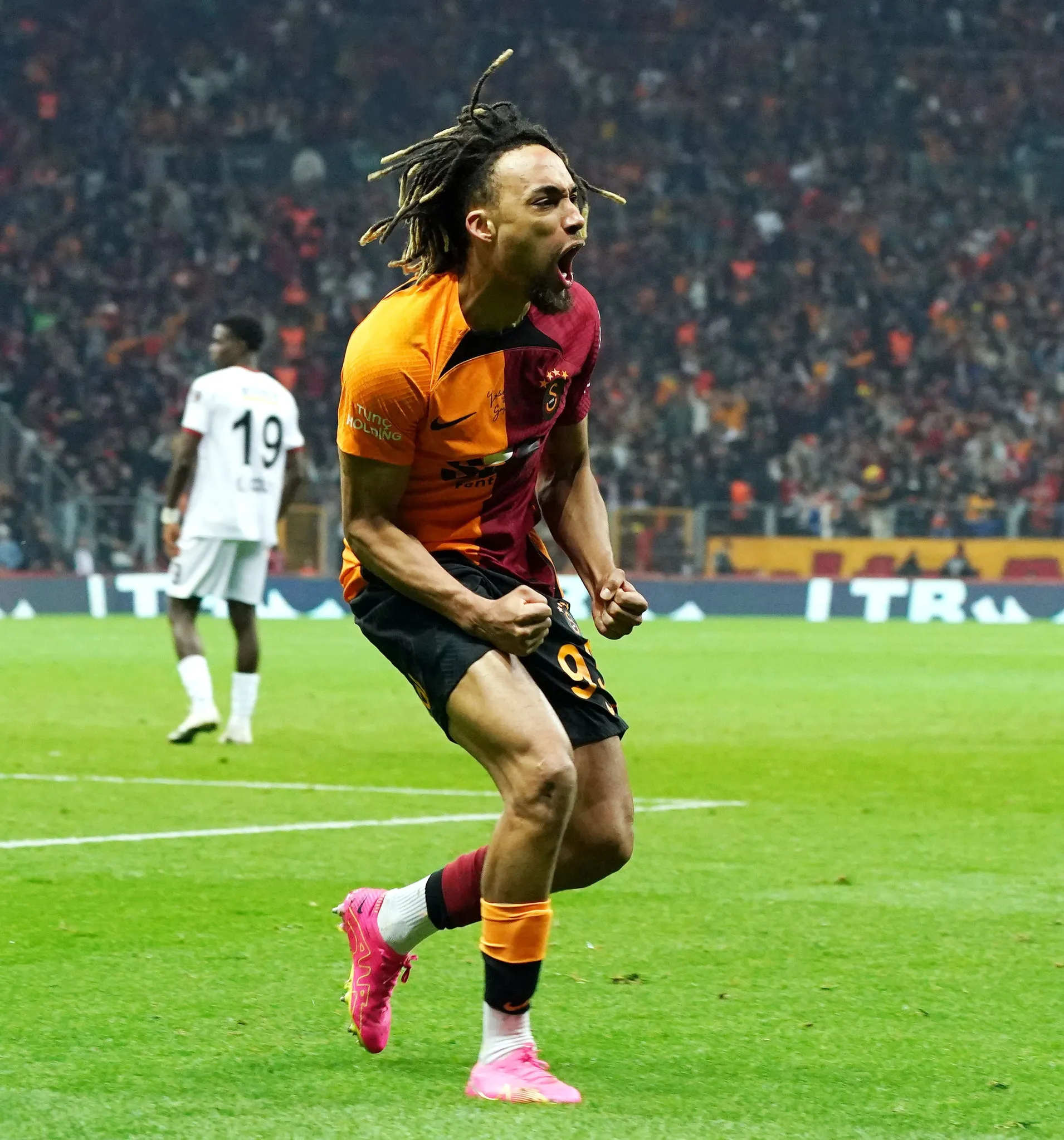 Galatasaray'dan sürpriz transfer! Sacha Boey İstanbul'a geliyor