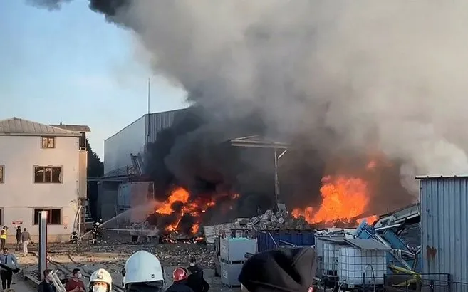 Kocaeli Gebze De Geri Donusum Fabrikasinda Buyuk Yangin Ahaber Video Izle