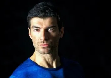 Ünlü oyuncu Özgür Özberk trafikte maganda saldırısına uğradı! Yaşadığı dehşeti böyle anlattı...