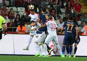 Başakşehir, Antalyaspor'u deplasmanda mağlup etti