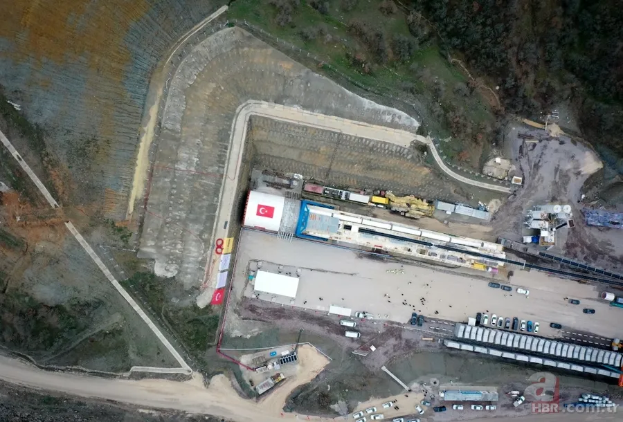 Ulaştırma ve Altyapı Bakanı Adil Karaismailoğlu İzmir-Afyonkarahisar-Ankara YHT tünel kazı başlangıç törenine katıldı 8