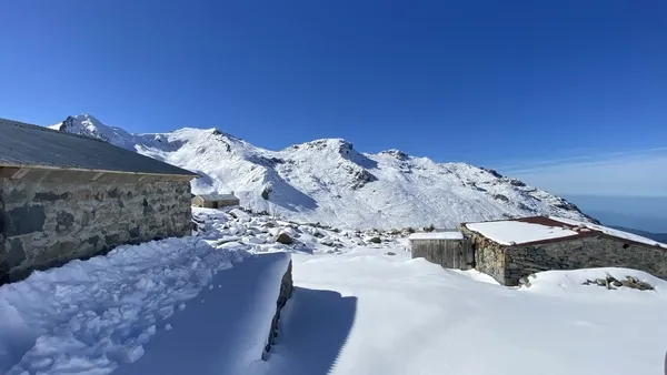 artvinde-yaylalar-beyaza-burundu-kar-kalinligi-40-santimetreyi-buldu-1666948026974.jpg Artvin’de yaylalar beyaza büründü! Kar kalınlığı 40 santimetreyi buldu - 2