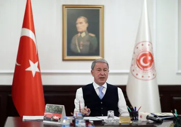 Bakan Akar, Burak Haktanır ile görüşecek! Yönetmen Özcan Alper'e "O kadın TSK'ya iftira attı" diyerek tepki göstermişti