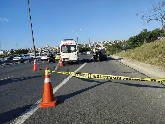 TEM'de feci kaza: Emniyet şeridinde duran otomobile çarpan motosiklet sürücüsü öldü - 4