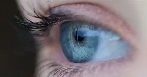 Kontakt lensle yüzmek enfeksiyon riskini artırıyor!
