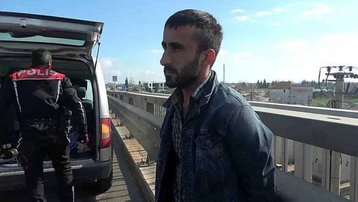 dur-ihtarina-uymayan-ehliyetsiz-surucuden-ilginc-yanit-1581615086234.jpg 'Dur' ihtarına uymayan ehliyetsiz sürücüden ilginç yanıt! - 1