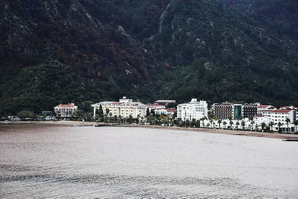 Sağanak yağmurlar Marmaris'i de vurdu! Kahverengi oldu... - 1