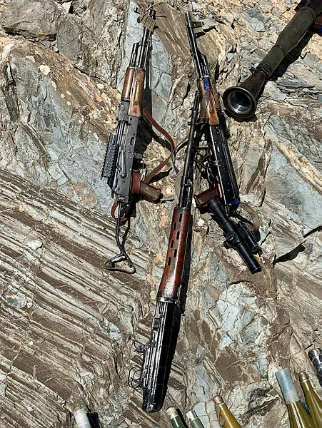 Kıran-6 operasyonunda PKK'ya ait silah ve mühimmat ele geçirildi - 1