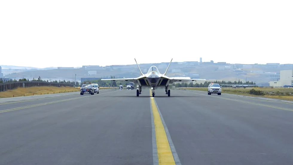 KAAN P1 prototipi piste çıktı: Dünya basını milli savaş uçağını 'Türk havacılık sanayisinin en değerli mücevheri' diye yazdı - 8