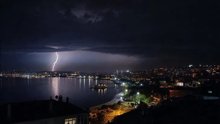 İstanbul’da gece böyle aydınlandı!