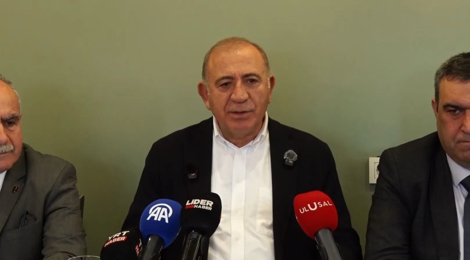 CHP’nin İstanbul İl Kongresi’nin iptali için açılan dava ertelendi!