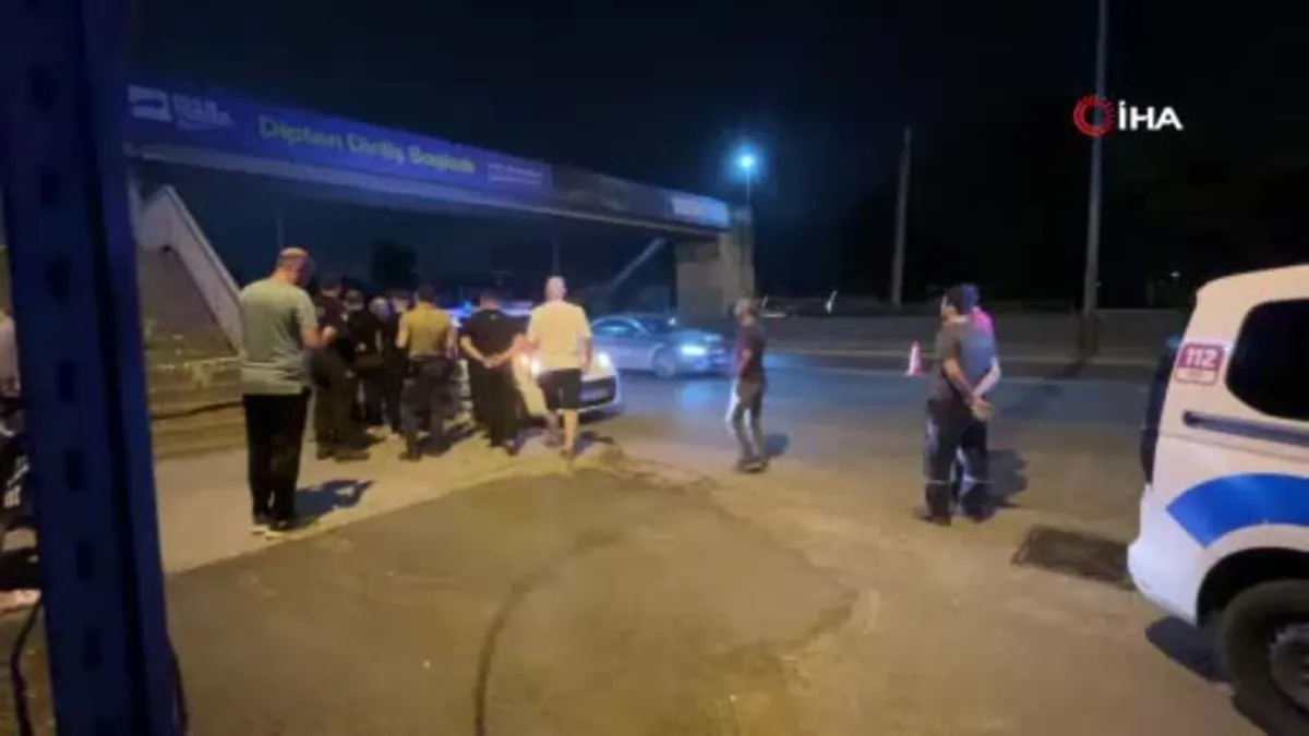 Üstgeçitten aracın üstüne düşen çocuk hayatını kaybetti