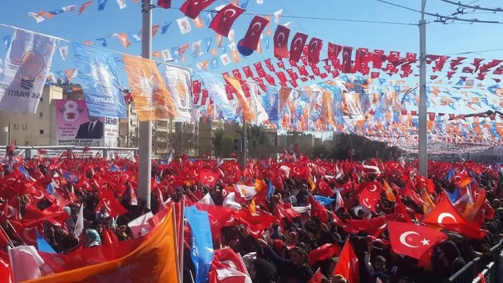 Başkan Erdoğan ve İbrahim Tatlıses Şanlıurfa’da miting sahnesine beraber çıktı