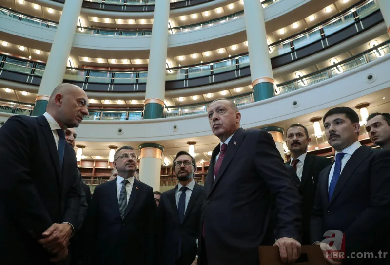 Erdoğan, Cumhurbaşkanlığı Kütüphanesi'nde incelemede bulundu 4