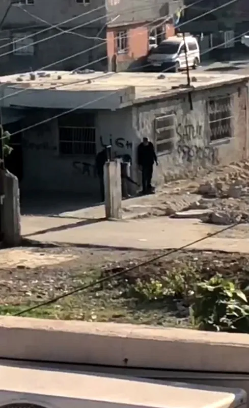 1634380832860.jpg Adana'da film sahnelerini aratmayan çatışma! Uzun namlulu silahlarla... - 4