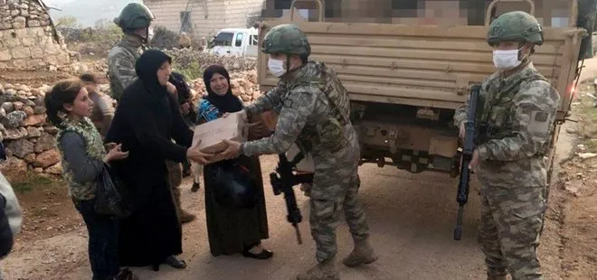 Türk askeri Bahar Kalkanı bölgesindeki Suriyeli ihtiyaç sahiplerine yardım dağıttı