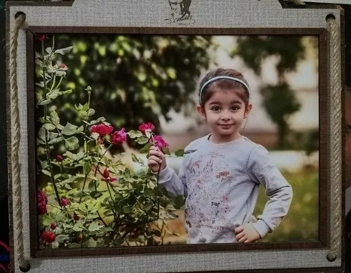 hatayda-cani-anne-kan-dondurdu-9-yasindaki-kizini-kalbinden-bicaklayarak-oldurdu-1650375952322.jpg Hatay’da cani anne kan dondurdu! 9 yaşındaki kızını kalbinden bıçaklayarak öldürdü - 1