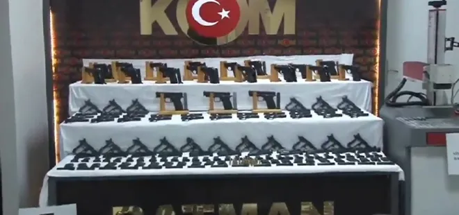 silah-kacakcilari-mercek-altinda-bakan-yerlikaya-duyurdu-4-gozalti-var-1715492531599.jpg Silah kaçakçıları 'Mercek' altında! Bakan Yerlikaya duyurdu: 4 gözaltı var - 1