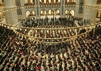 Büyük Çamlıca Camii'nde tarihi kalabalık!