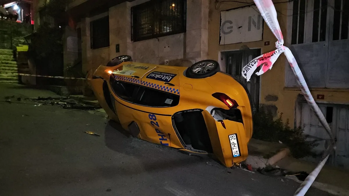 Şişli’de kontrolden çıkan taksi alt yola uçtu: 1 yaralı