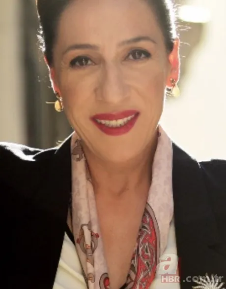 Kırmızı Oda dizisinin Manolya hocası Binnur Kaya yaşıyla olay oldu! Meğer… 1