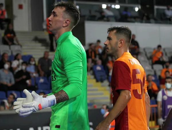 1631126960681.jpg Galatasaray'da Trabzonspor maçı öncesi Fernando Muslera endişesi - 3