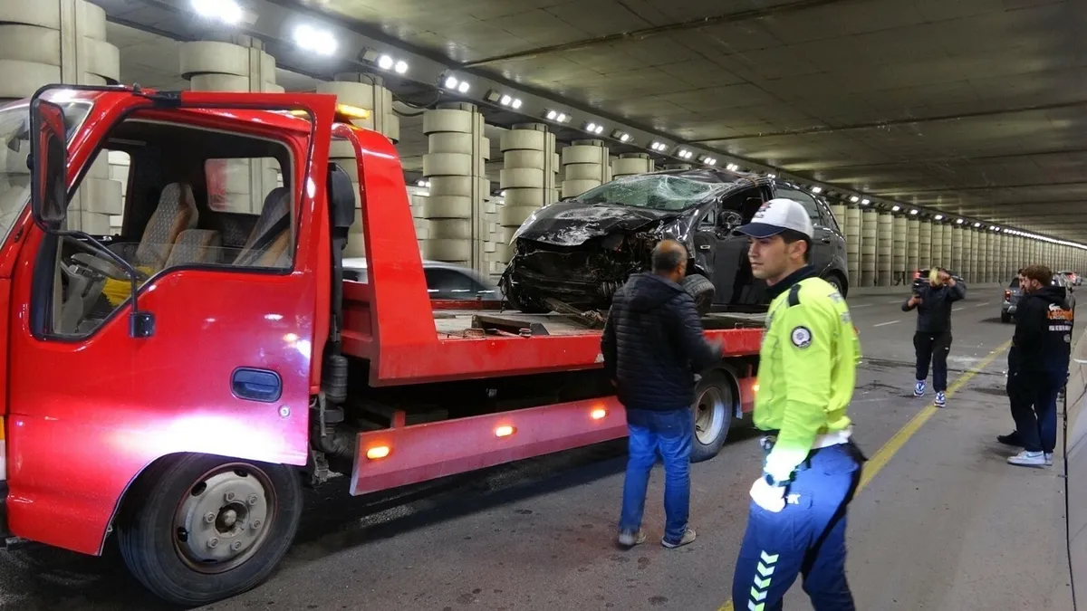 İzmir’de kontrolden çıkan otomobil takla attı: 1 yaralı